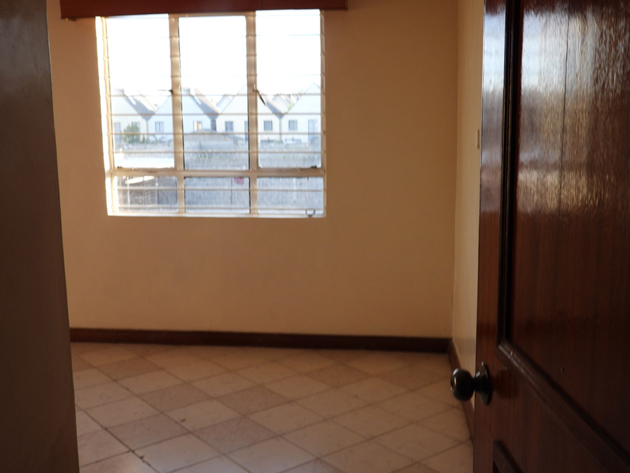 🏢 Prime Commercial Yard & Office Space in Syokimau – Now Leasing Looking for a secure, well-connected, and highly functional commercial space in Syokimau? Our newly available yard and office compound is tailored for businesses that value convenience, infrastructure, and location. Whether you're in logistics, construction, manufacturing, or distribution, this property provides the space, accessibility, and amenities to support your operations. Strategically positioned just 700 meters off Mombasa Road and 4 km from the Nairobi Expressway JKIA exit, this location ensures seamless access to Nairobi CBD, the airport, and major highways. With 24/7 security, high-perimeter walls, and a professional office block, you’ll enjoy peace of mind and professional functionality all in one address. Don't miss this opportunity to establish your business in one of Syokimau's most promising commercial zones.