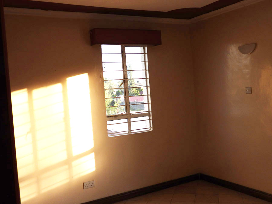 🏢 Prime Commercial Yard & Office Space in Syokimau – Now Leasing Looking for a secure, well-connected, and highly functional commercial space in Syokimau? Our newly available yard and office compound is tailored for businesses that value convenience, infrastructure, and location. Whether you're in logistics, construction, manufacturing, or distribution, this property provides the space, accessibility, and amenities to support your operations. Strategically positioned just 700 meters off Mombasa Road and 4 km from the Nairobi Expressway JKIA exit, this location ensures seamless access to Nairobi CBD, the airport, and major highways. With 24/7 security, high-perimeter walls, and a professional office block, you’ll enjoy peace of mind and professional functionality all in one address. Don't miss this opportunity to establish your business in one of Syokimau's most promising commercial zones.