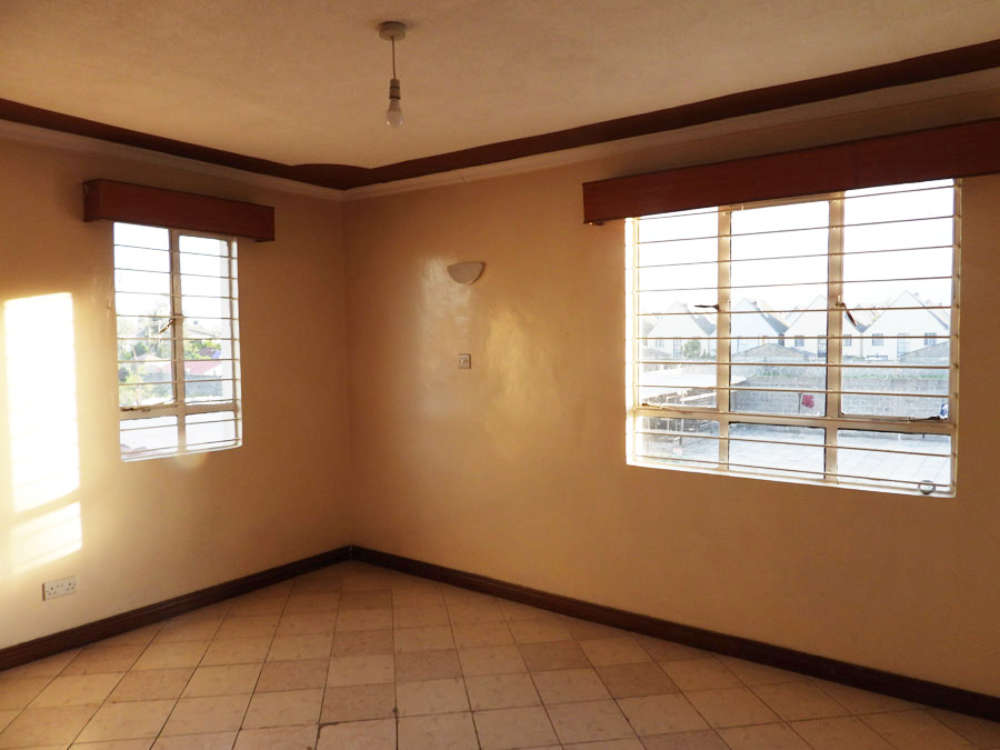 🏢 Prime Commercial Yard & Office Space in Syokimau – Now Leasing Looking for a secure, well-connected, and highly functional commercial space in Syokimau? Our newly available yard and office compound is tailored for businesses that value convenience, infrastructure, and location. Whether you're in logistics, construction, manufacturing, or distribution, this property provides the space, accessibility, and amenities to support your operations. Strategically positioned just 700 meters off Mombasa Road and 4 km from the Nairobi Expressway JKIA exit, this location ensures seamless access to Nairobi CBD, the airport, and major highways. With 24/7 security, high-perimeter walls, and a professional office block, you’ll enjoy peace of mind and professional functionality all in one address. Don't miss this opportunity to establish your business in one of Syokimau's most promising commercial zones.