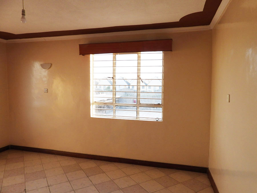 🏢 Prime Commercial Yard & Office Space in Syokimau – Now Leasing Looking for a secure, well-connected, and highly functional commercial space in Syokimau? Our newly available yard and office compound is tailored for businesses that value convenience, infrastructure, and location. Whether you're in logistics, construction, manufacturing, or distribution, this property provides the space, accessibility, and amenities to support your operations. Strategically positioned just 700 meters off Mombasa Road and 4 km from the Nairobi Expressway JKIA exit, this location ensures seamless access to Nairobi CBD, the airport, and major highways. With 24/7 security, high-perimeter walls, and a professional office block, you’ll enjoy peace of mind and professional functionality all in one address. Don't miss this opportunity to establish your business in one of Syokimau's most promising commercial zones.