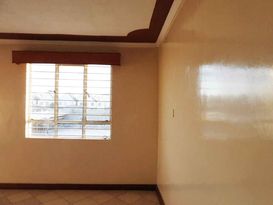 🏢 Prime Commercial Yard & Office Space in Syokimau – Now Leasing Looking for a secure, well-connected, and highly functional commercial space in Syokimau? Our newly available yard and office compound is tailored for businesses that value convenience, infrastructure, and location. Whether you're in logistics, construction, manufacturing, or distribution, this property provides the space, accessibility, and amenities to support your operations. Strategically positioned just 700 meters off Mombasa Road and 4 km from the Nairobi Expressway JKIA exit, this location ensures seamless access to Nairobi CBD, the airport, and major highways. With 24/7 security, high-perimeter walls, and a professional office block, you’ll enjoy peace of mind and professional functionality all in one address. Don't miss this opportunity to establish your business in one of Syokimau's most promising commercial zones.