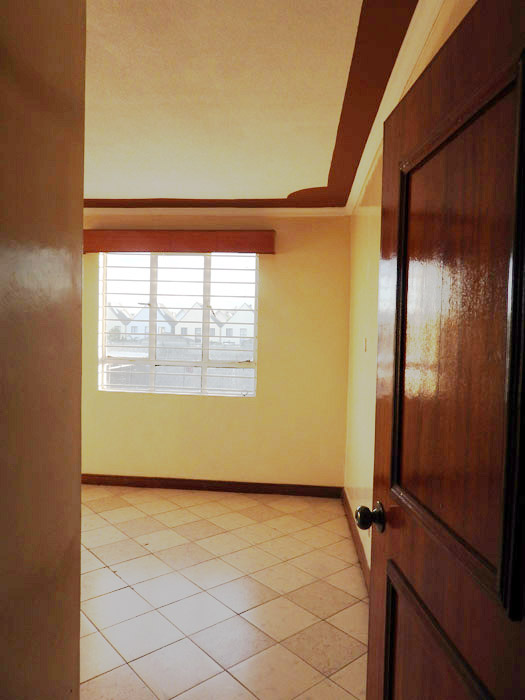 🏢 Prime Commercial Yard & Office Space in Syokimau – Now Leasing Looking for a secure, well-connected, and highly functional commercial space in Syokimau? Our newly available yard and office compound is tailored for businesses that value convenience, infrastructure, and location. Whether you're in logistics, construction, manufacturing, or distribution, this property provides the space, accessibility, and amenities to support your operations. Strategically positioned just 700 meters off Mombasa Road and 4 km from the Nairobi Expressway JKIA exit, this location ensures seamless access to Nairobi CBD, the airport, and major highways. With 24/7 security, high-perimeter walls, and a professional office block, you’ll enjoy peace of mind and professional functionality all in one address. Don't miss this opportunity to establish your business in one of Syokimau's most promising commercial zones.
