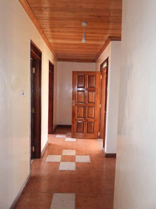 🏢 Prime Commercial Yard & Office Space in Syokimau – Now Leasing Looking for a secure, well-connected, and highly functional commercial space in Syokimau? Our newly available yard and office compound is tailored for businesses that value convenience, infrastructure, and location. Whether you're in logistics, construction, manufacturing, or distribution, this property provides the space, accessibility, and amenities to support your operations. Strategically positioned just 700 meters off Mombasa Road and 4 km from the Nairobi Expressway JKIA exit, this location ensures seamless access to Nairobi CBD, the airport, and major highways. With 24/7 security, high-perimeter walls, and a professional office block, you’ll enjoy peace of mind and professional functionality all in one address. Don't miss this opportunity to establish your business in one of Syokimau's most promising commercial zones.