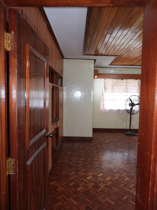 🏢 Prime Commercial Yard & Office Space in Syokimau – Now Leasing Looking for a secure, well-connected, and highly functional commercial space in Syokimau? Our newly available yard and office compound is tailored for businesses that value convenience, infrastructure, and location. Whether you're in logistics, construction, manufacturing, or distribution, this property provides the space, accessibility, and amenities to support your operations. Strategically positioned just 700 meters off Mombasa Road and 4 km from the Nairobi Expressway JKIA exit, this location ensures seamless access to Nairobi CBD, the airport, and major highways. With 24/7 security, high-perimeter walls, and a professional office block, you’ll enjoy peace of mind and professional functionality all in one address. Don't miss this opportunity to establish your business in one of Syokimau's most promising commercial zones.