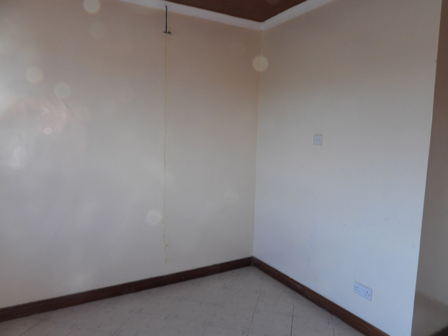 🏢 Prime Commercial Yard & Office Space in Syokimau – Now Leasing Looking for a secure, well-connected, and highly functional commercial space in Syokimau? Our newly available yard and office compound is tailored for businesses that value convenience, infrastructure, and location. Whether you're in logistics, construction, manufacturing, or distribution, this property provides the space, accessibility, and amenities to support your operations. Strategically positioned just 700 meters off Mombasa Road and 4 km from the Nairobi Expressway JKIA exit, this location ensures seamless access to Nairobi CBD, the airport, and major highways. With 24/7 security, high-perimeter walls, and a professional office block, you’ll enjoy peace of mind and professional functionality all in one address. Don't miss this opportunity to establish your business in one of Syokimau's most promising commercial zones.