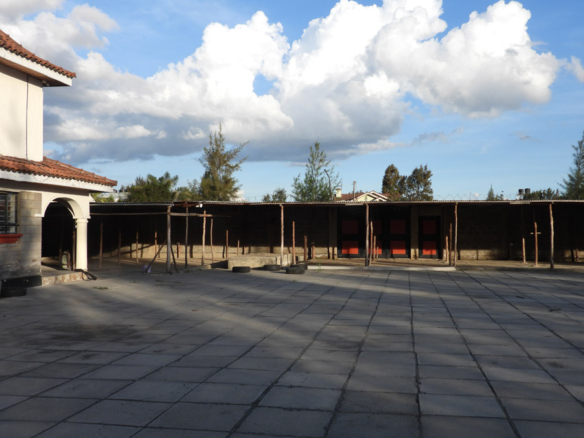 🏢 Prime Commercial Yard & Office Space in Syokimau – Now Leasing Looking for a secure, well-connected, and highly functional commercial space in Syokimau? Our newly available yard and office compound is tailored for businesses that value convenience, infrastructure, and location. Whether you're in logistics, construction, manufacturing, or distribution, this property provides the space, accessibility, and amenities to support your operations. Strategically positioned just 700 meters off Mombasa Road and 4 km from the Nairobi Expressway JKIA exit, this location ensures seamless access to Nairobi CBD, the airport, and major highways. With 24/7 security, high-perimeter walls, and a professional office block, you’ll enjoy peace of mind and professional functionality all in one address. Don't miss this opportunity to establish your business in one of Syokimau's most promising commercial zones.