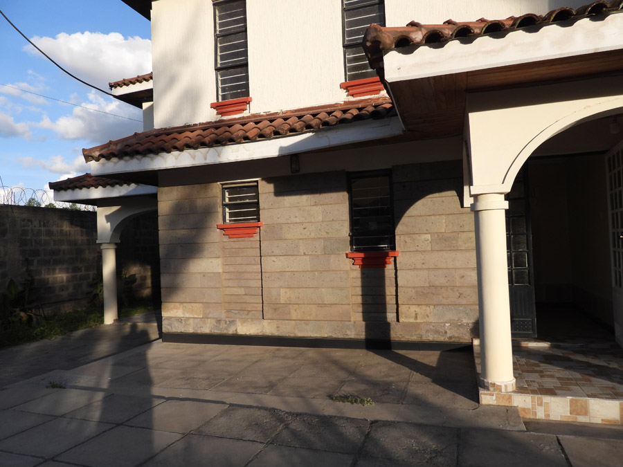 🏢 Prime Commercial Yard & Office Space in Syokimau – Now Leasing Looking for a secure, well-connected, and highly functional commercial space in Syokimau? Our newly available yard and office compound is tailored for businesses that value convenience, infrastructure, and location. Whether you're in logistics, construction, manufacturing, or distribution, this property provides the space, accessibility, and amenities to support your operations. Strategically positioned just 700 meters off Mombasa Road and 4 km from the Nairobi Expressway JKIA exit, this location ensures seamless access to Nairobi CBD, the airport, and major highways. With 24/7 security, high-perimeter walls, and a professional office block, you’ll enjoy peace of mind and professional functionality all in one address. Don't miss this opportunity to establish your business in one of Syokimau's most promising commercial zones.
