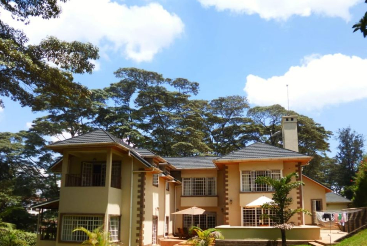 The Benchmark of Luxury Living in Nairobi When it comes to Nairobi’s luxury real estate market, few neighborhoods command as much prestige as Kitisuru. This highly sought-after area, particularly along the iconic Peponi Road, is synonymous with elegance, privacy, and exclusivity. It is here, in a private enclave of just four residences, that this magnificent 4-bedroom luxurious home for sale in Kitisuru sits. Set on a sprawling 1.75 acres of lush, landscaped gardens and boasting a built-up area of 650 sqm, this residence is more than just a house—it is a statement of taste and sophistication. Asking Ksh. 400 million, it is designed for discerning buyers who demand comfort, security, and architectural excellence.
