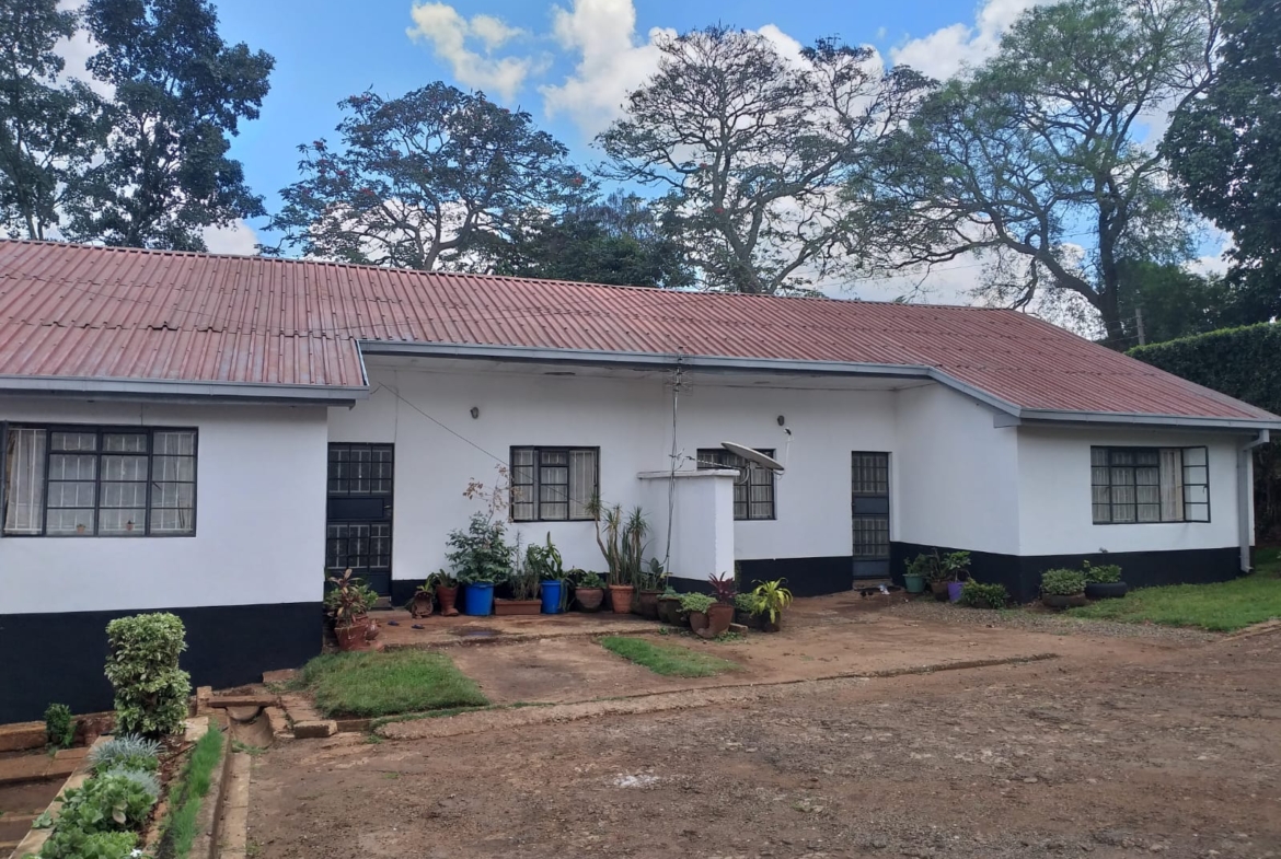 If you’re seeking a blend of comfort, privacy, and elegance, this spacious 5-bedroom home for sale in Loresho, Nairobi is an excellent choice. Located within a secure gated estate and set on an expansive three-quarter acre compound, the property combines modern living with serene surroundings. With additional extension houses, a separate DSQ, and rivers bordering the property, this residence offers a rare opportunity to own a unique home in one of Nairobi’s most sought-after neighborhoods.